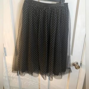 Black/white dot skirt with sheer overlay size 4x.